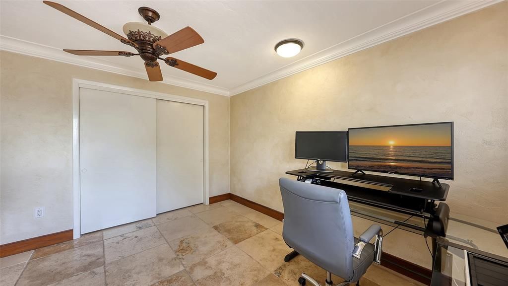 Home Office, Interior