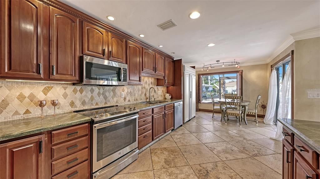 Dining room, Interior, Kitchen, Recessed Lighting, Stainless Steel Appliances