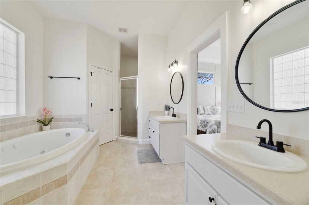 Bathroom, Dual Sink Vanities, Interior