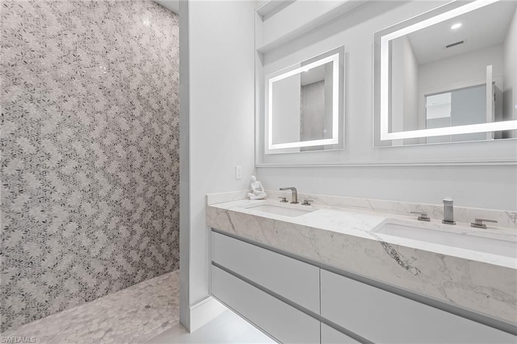 Bathroom, Dual Sink Vanities, Interior, Recessed Lighting