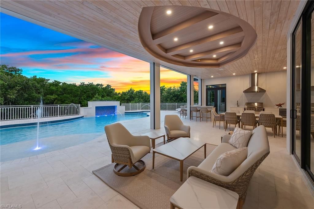 Exterior, Outdoor Kitchen, Pool