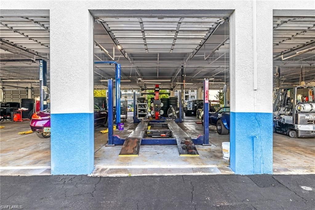 Garage, Interior
