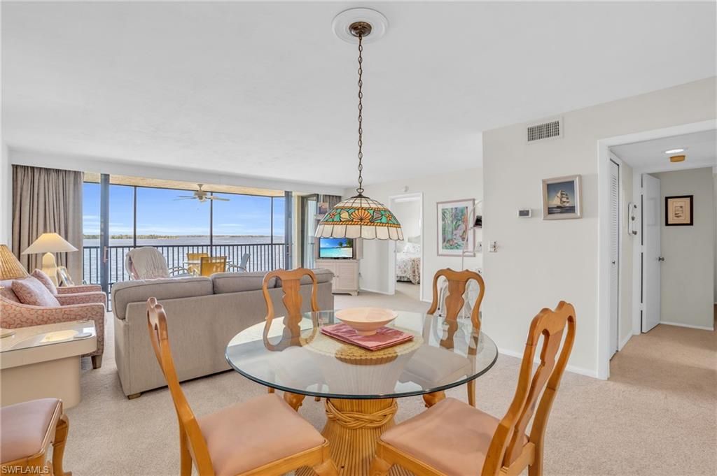Dining room, Interior, Living room, Pendant Lights