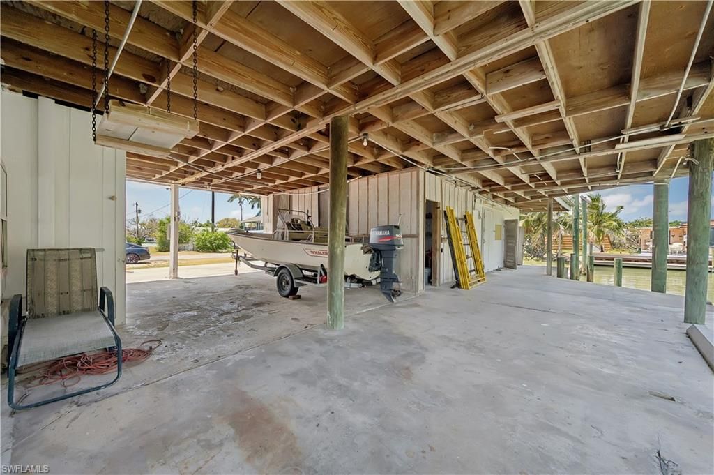 Exterior, Wooden Beams