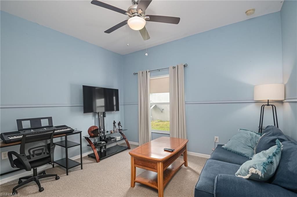Home Office, Interior