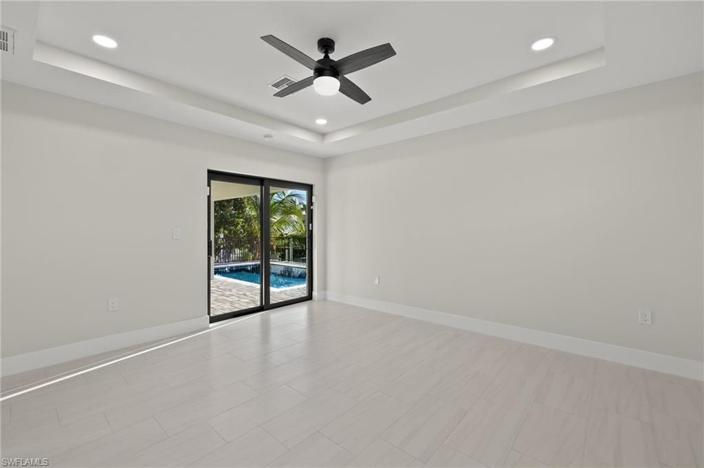 Empty room, Interior, Recessed Lighting