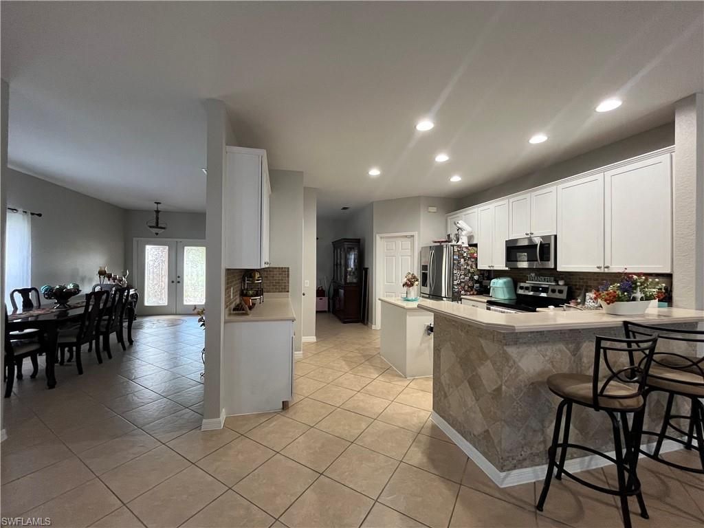 Dining room, Interior, Kitchen, Recessed Lighting, Stainless Steel Appliances
