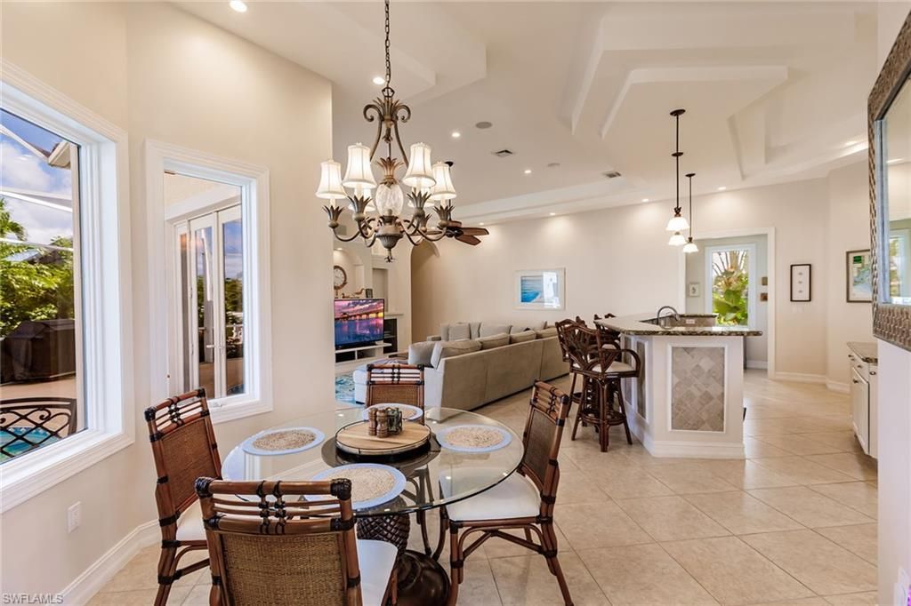 Chandelier, Dining room, Interior, Living room, Pendant Lights, Recessed Lighting