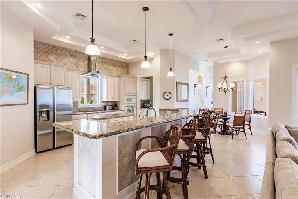 Dining room, Interior, Kitchen, Pendant Lights, Recessed Lighting, Stainless Steel Appliances