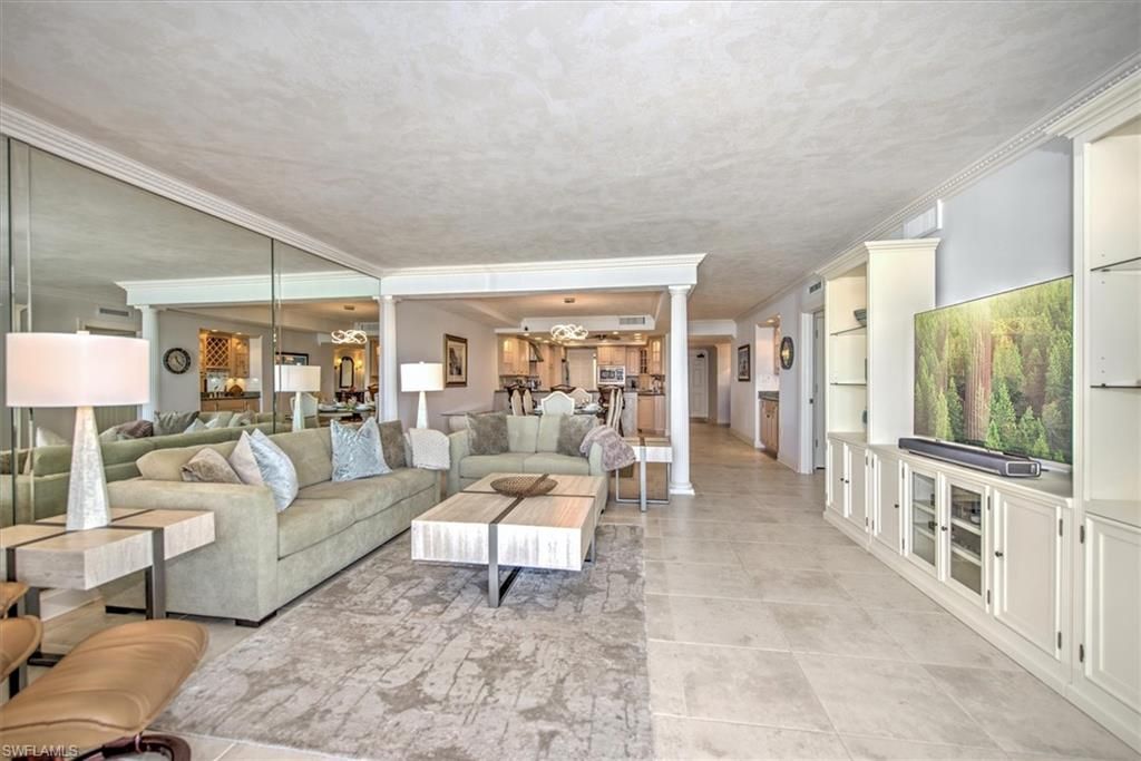 Chandelier, Dining room, Interior, Living room, Pendant Lights