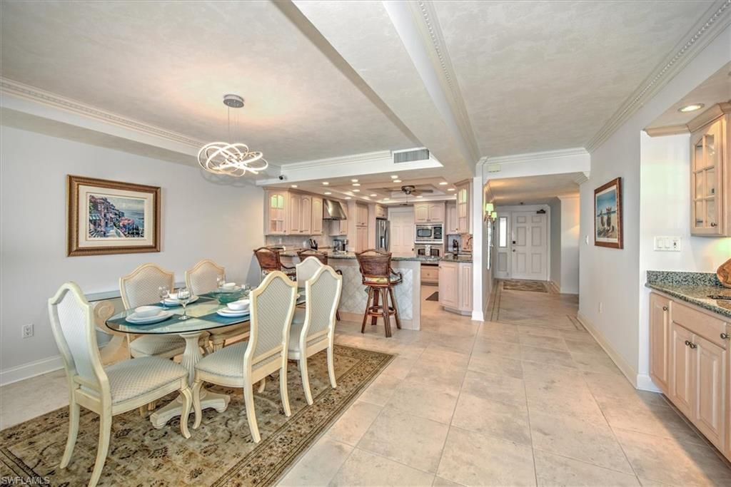 Dining room, Interior, Kitchen, Pendant Lights, Recessed Lighting, Stainless Steel Appliances