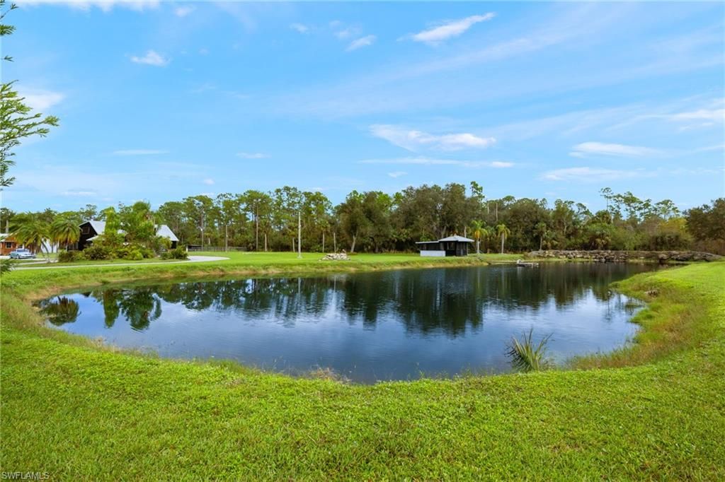 Exterior, Lake