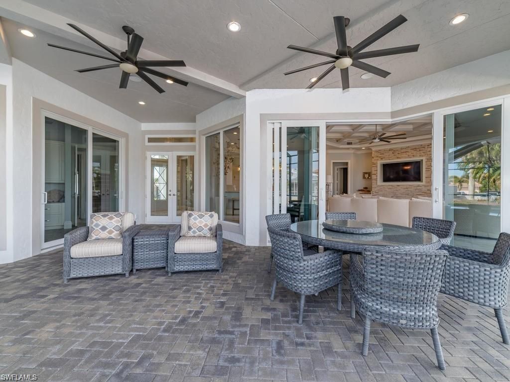 Exterior, Fireplace, Recessed Lighting
