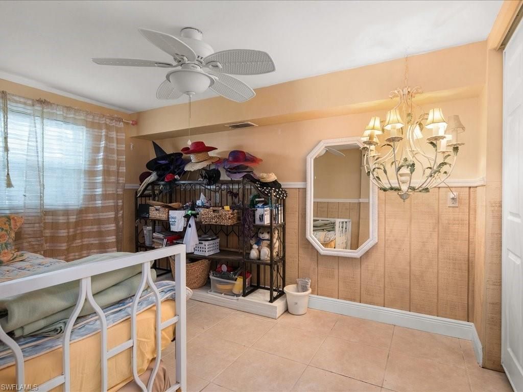 Chandelier, Interior