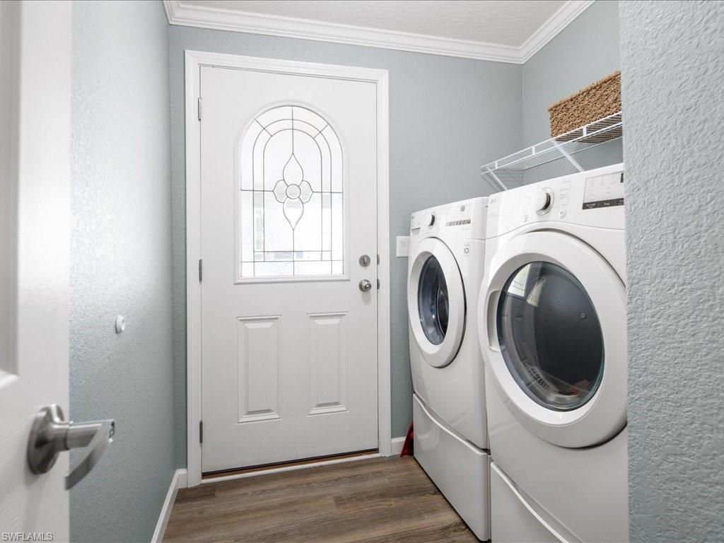 Interior, Utility Closets, Washer, Wood Texture Flooring
