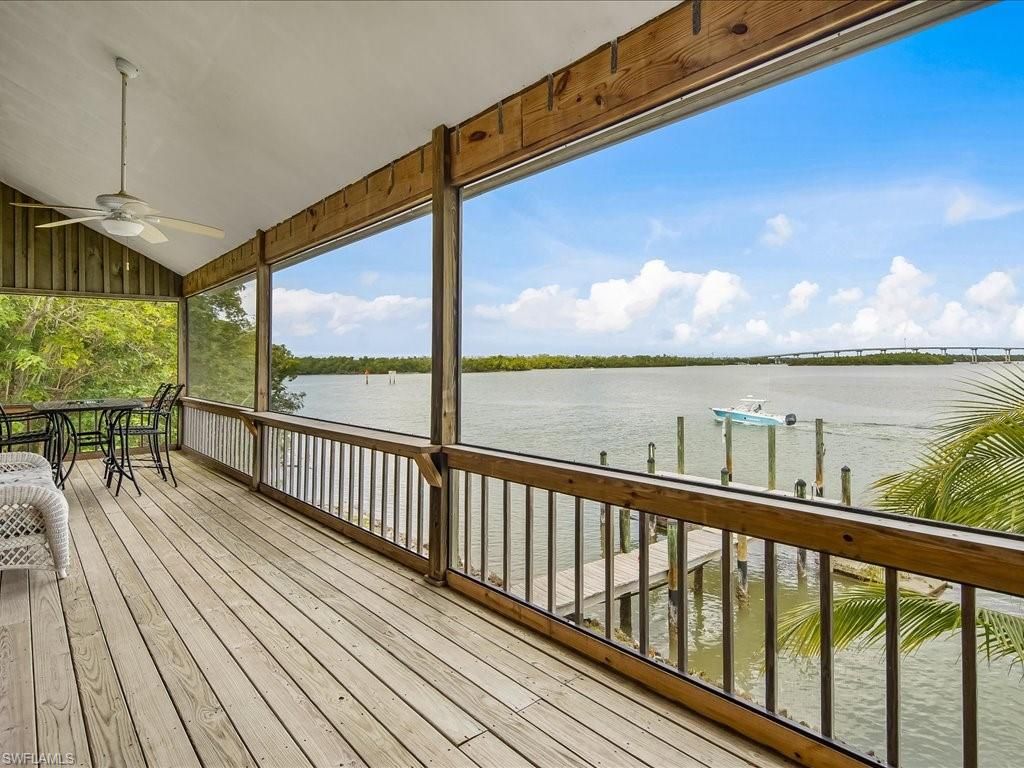 Interior, Sun Room, Water, Wood Texture Flooring