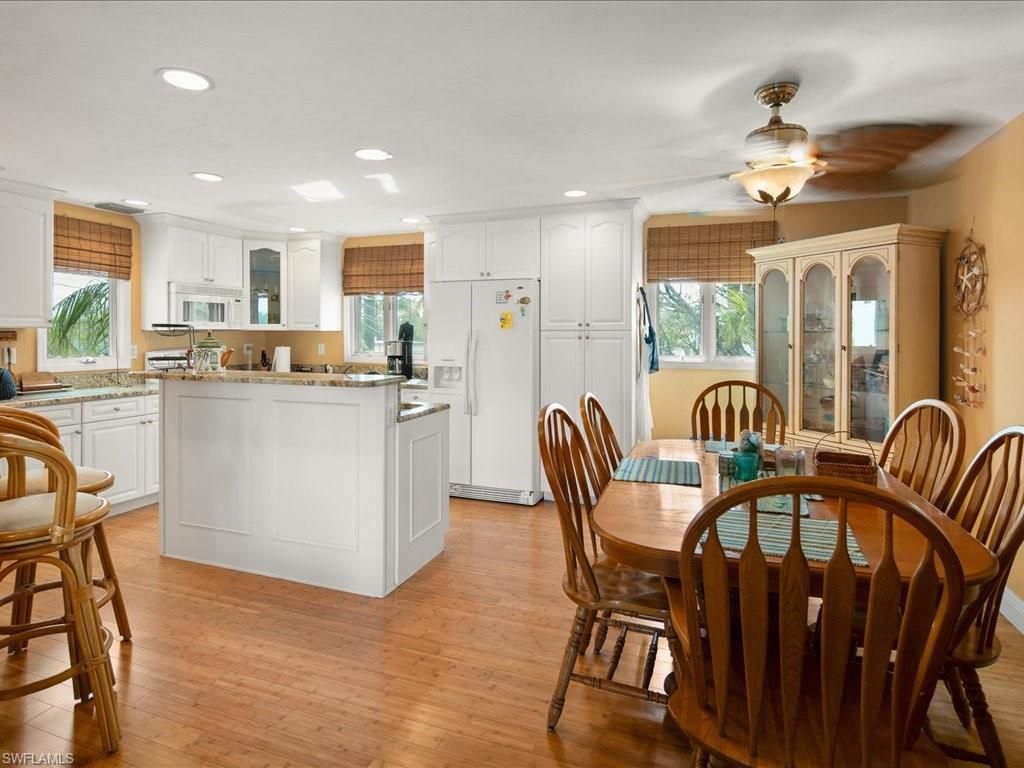 Dining room, Interior, Kitchen, Recessed Lighting, Wood Texture Flooring