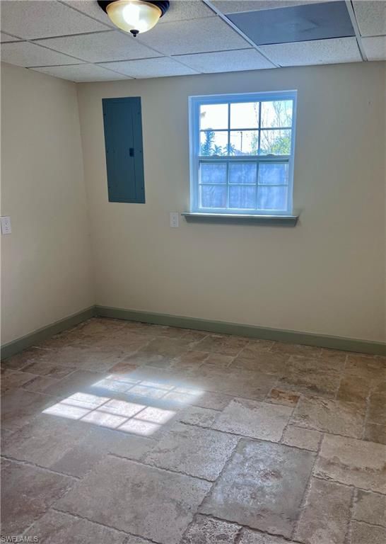 Empty room, Interior