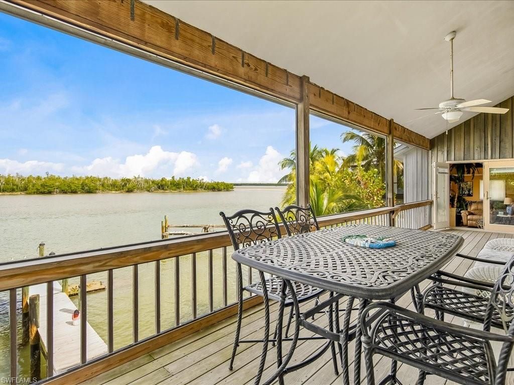 Dining room, Interior, Sun Room, Water, Wood Texture Flooring
