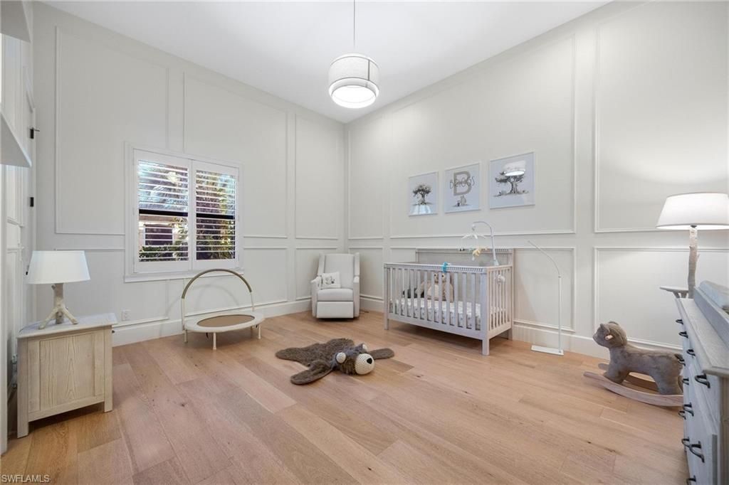 Interior, Pendant Lights, Wood Texture Flooring