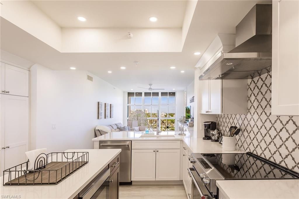 Dining room, Interior, Kitchen, Recessed Lighting, Stainless Steel Appliances, Wood Texture Flooring