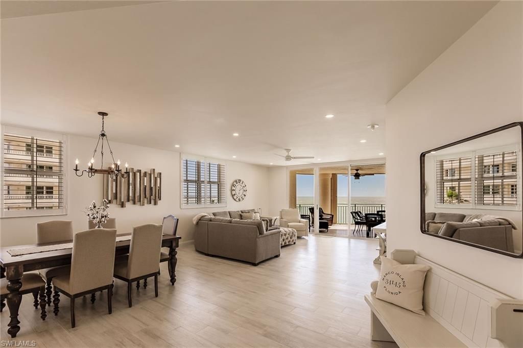 Chandelier, Dining room, Interior, Living room, Pendant Lights, Recessed Lighting, Wood Texture Flooring
