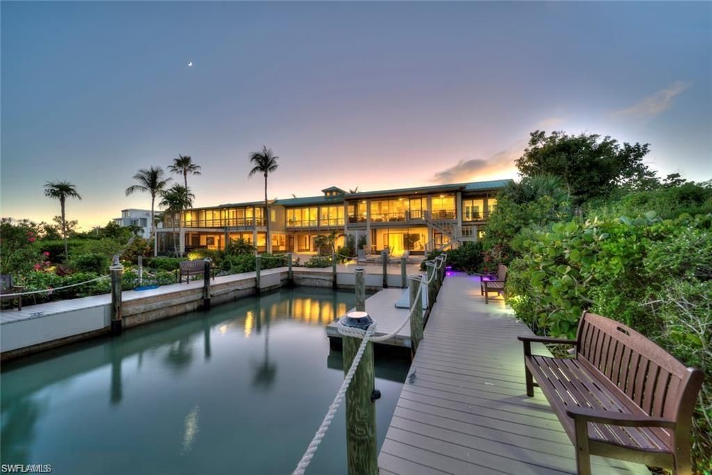 Exterior, Lake