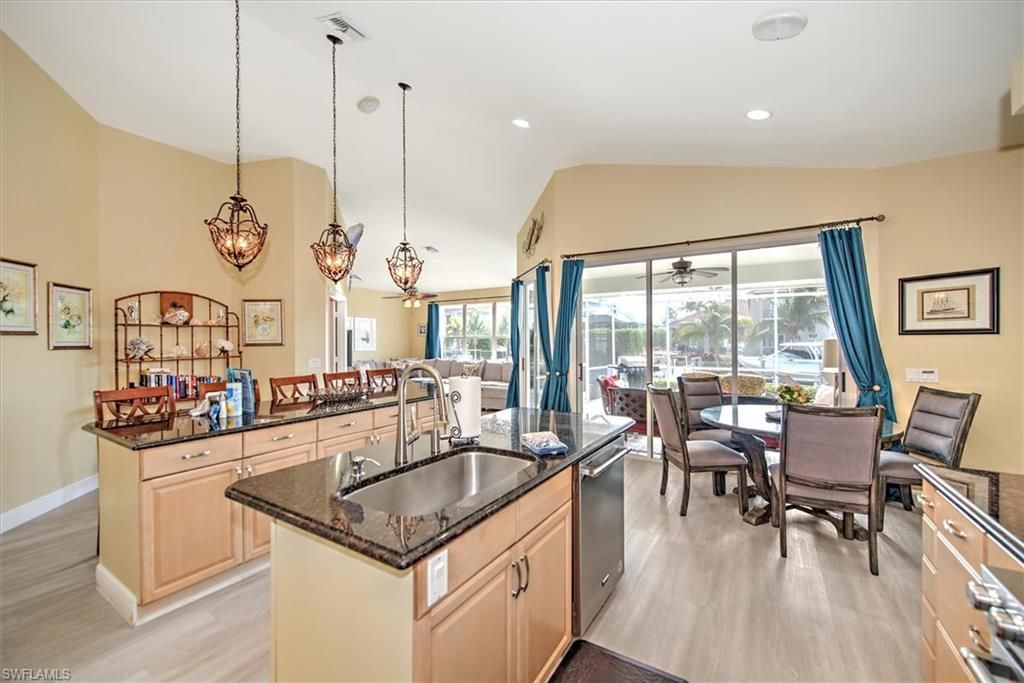 Dining room, Interior, Kitchen, Pendant Lights, Recessed Lighting, Wood Texture Flooring