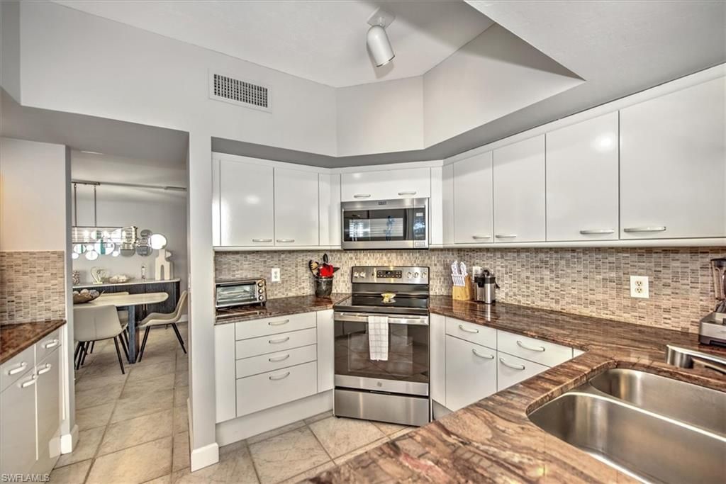 Dining room, Interior, Kitchen, Stainless Steel Appliances
