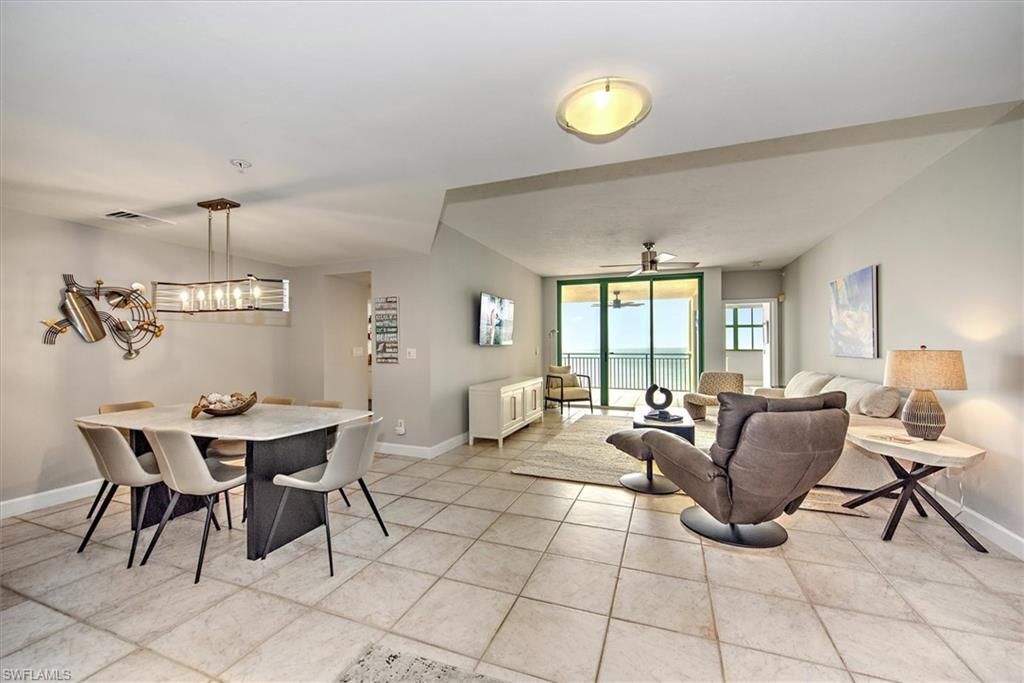 Dining room, Interior, Living room, Pendant Lights