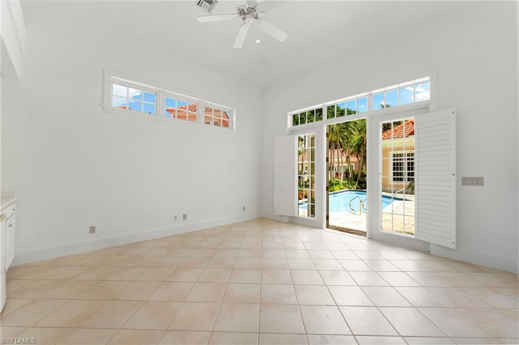 Empty room, Interior