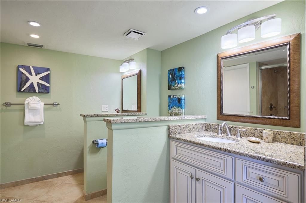 Bathroom, Dual Sink Vanities, Interior, Recessed Lighting