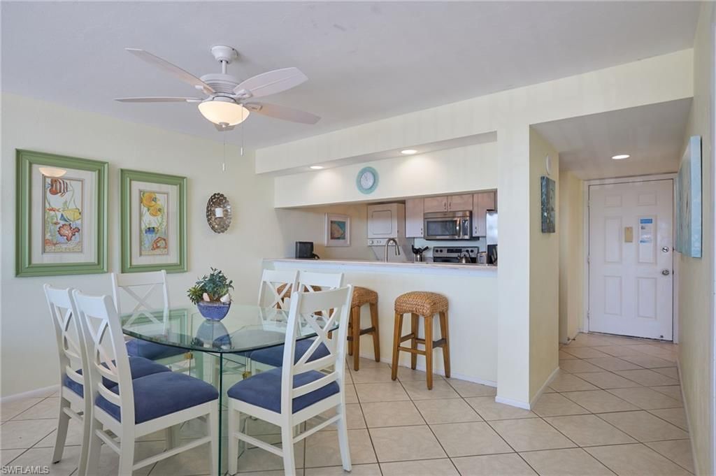 Dining room, Interior, Kitchen, Recessed Lighting, Stainless Steel Appliances