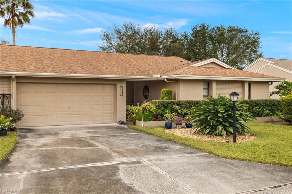 Attached, Exterior, Facade, Ranch