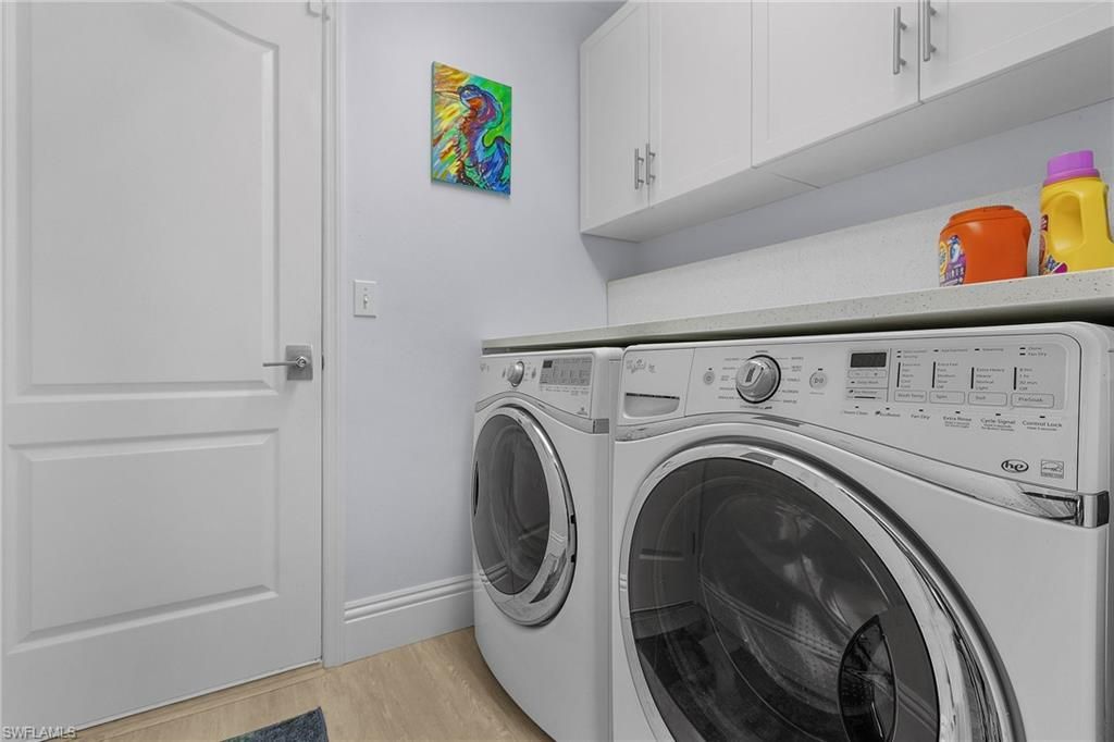 Interior, Washer, Wood Texture Flooring