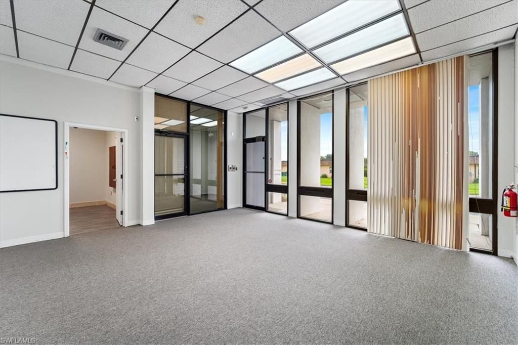 Empty room, Interior, Projection Screen