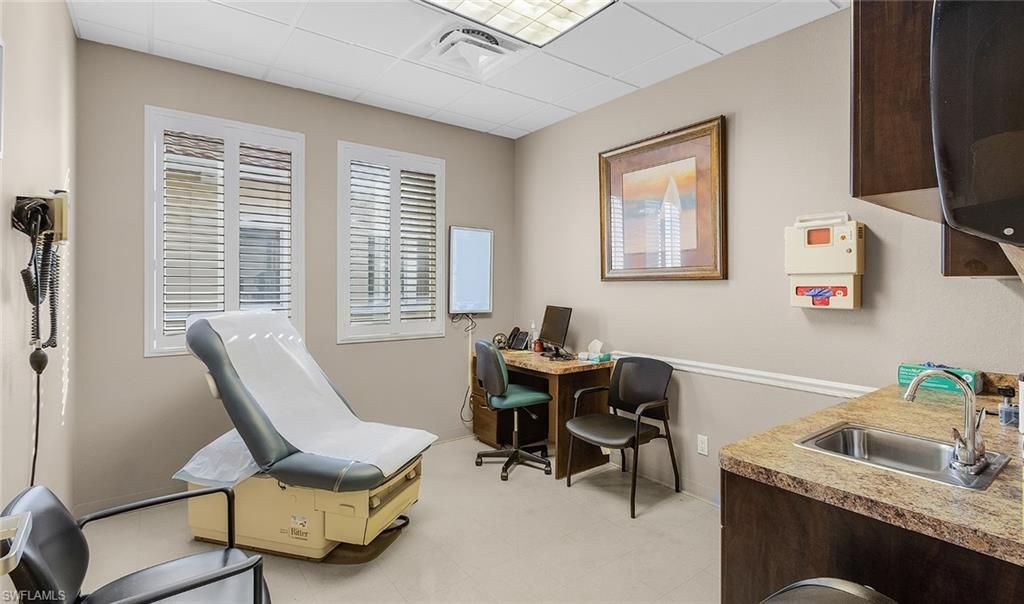 Home Office, Interior