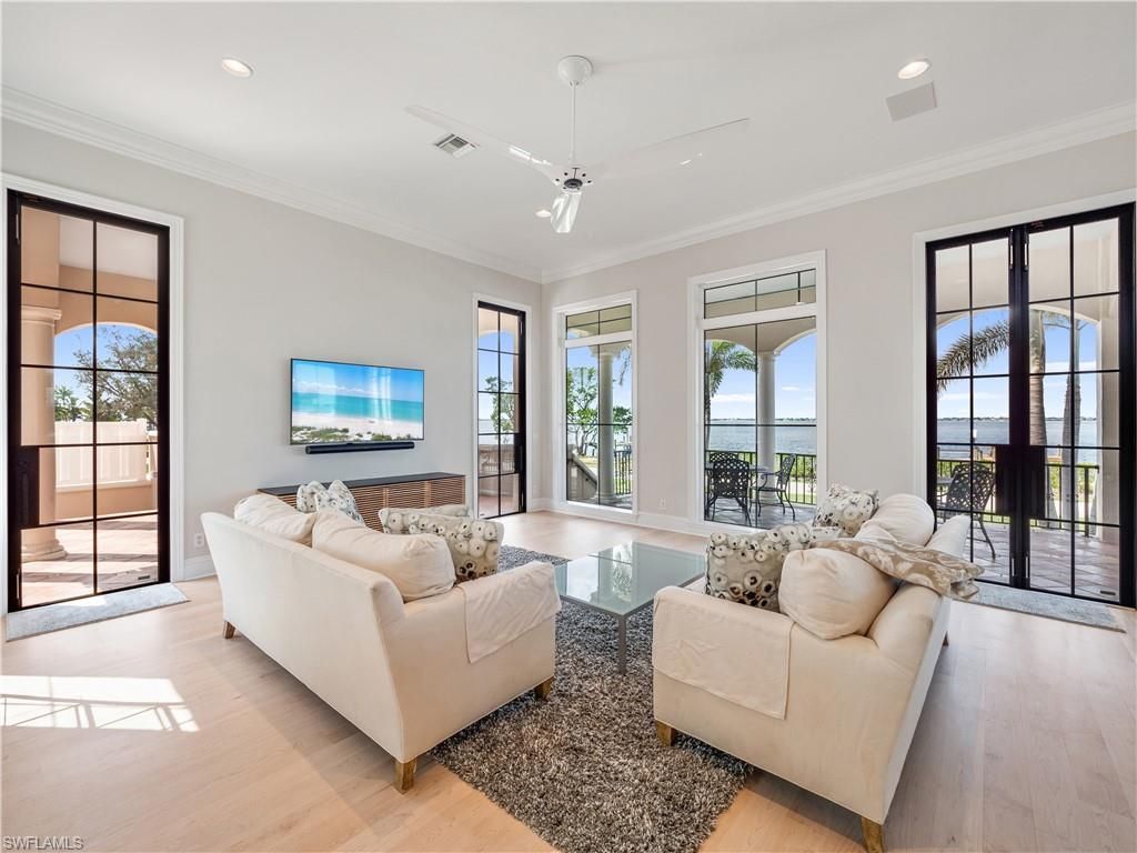 Interior, Living room, Pendant Lights, Recessed Lighting, Water, Wood Texture Flooring