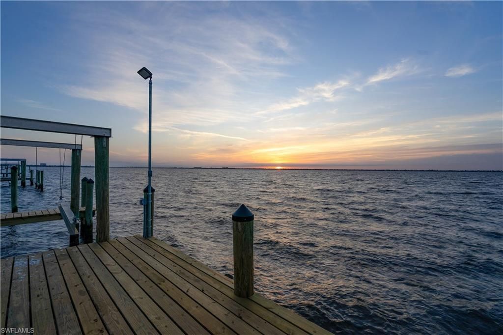 Exterior, Lake