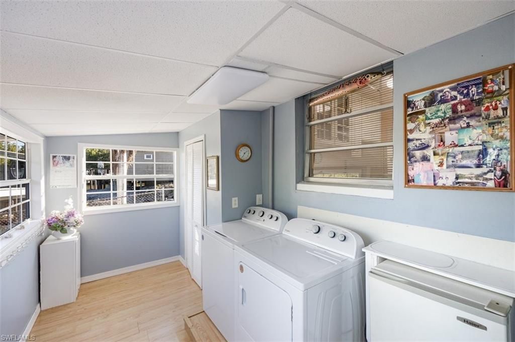 Interior, Washer, Wood Texture Flooring