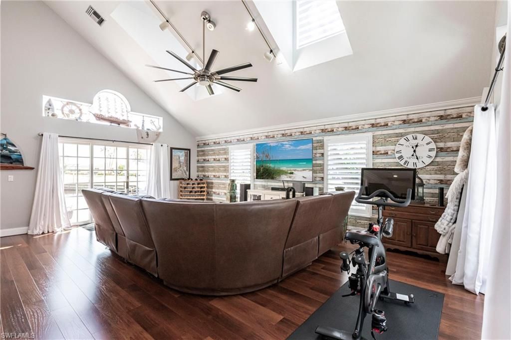 Fitness Equipment, Interior, Living room, Wood Texture Flooring