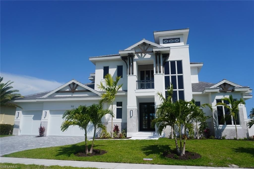 Attached, Exterior, Facade, American Craftsman