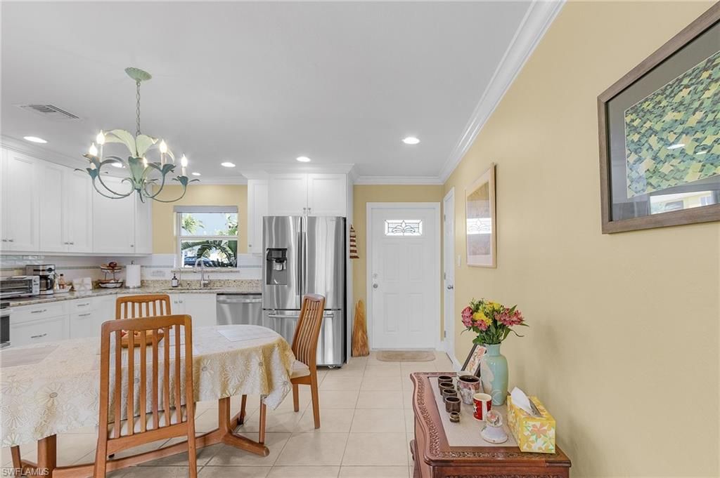 Chandelier, Dining room, Interior, Kitchen, Pendant Lights, Recessed Lighting, Stainless Steel Appliances