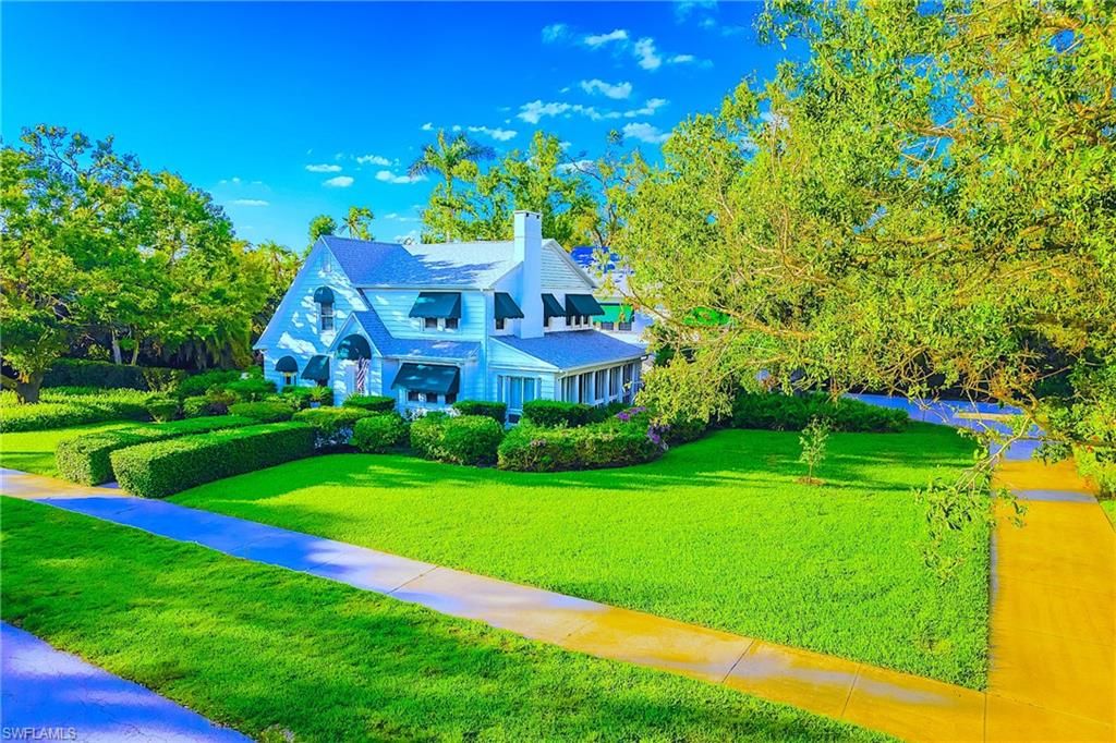 Backyard, Exterior, Facade, Queen Anne Victorian