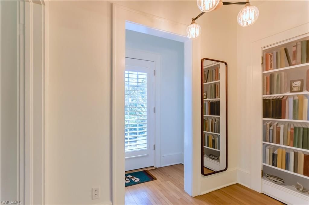 Interior, Pendant Lights, Wood Texture Flooring