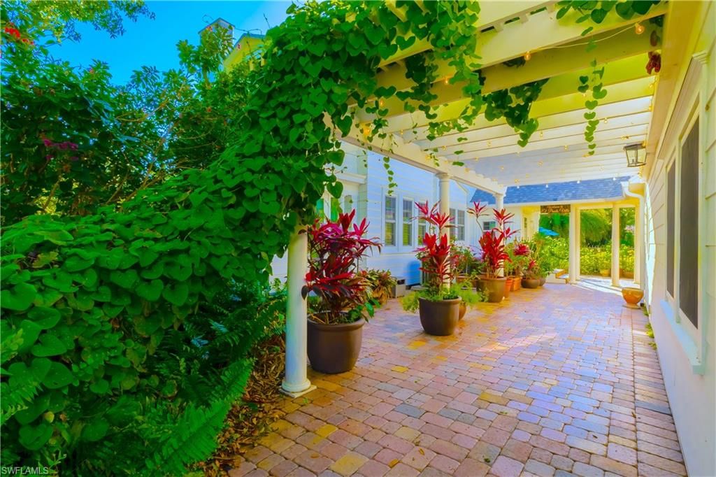 Exterior, Sun Room