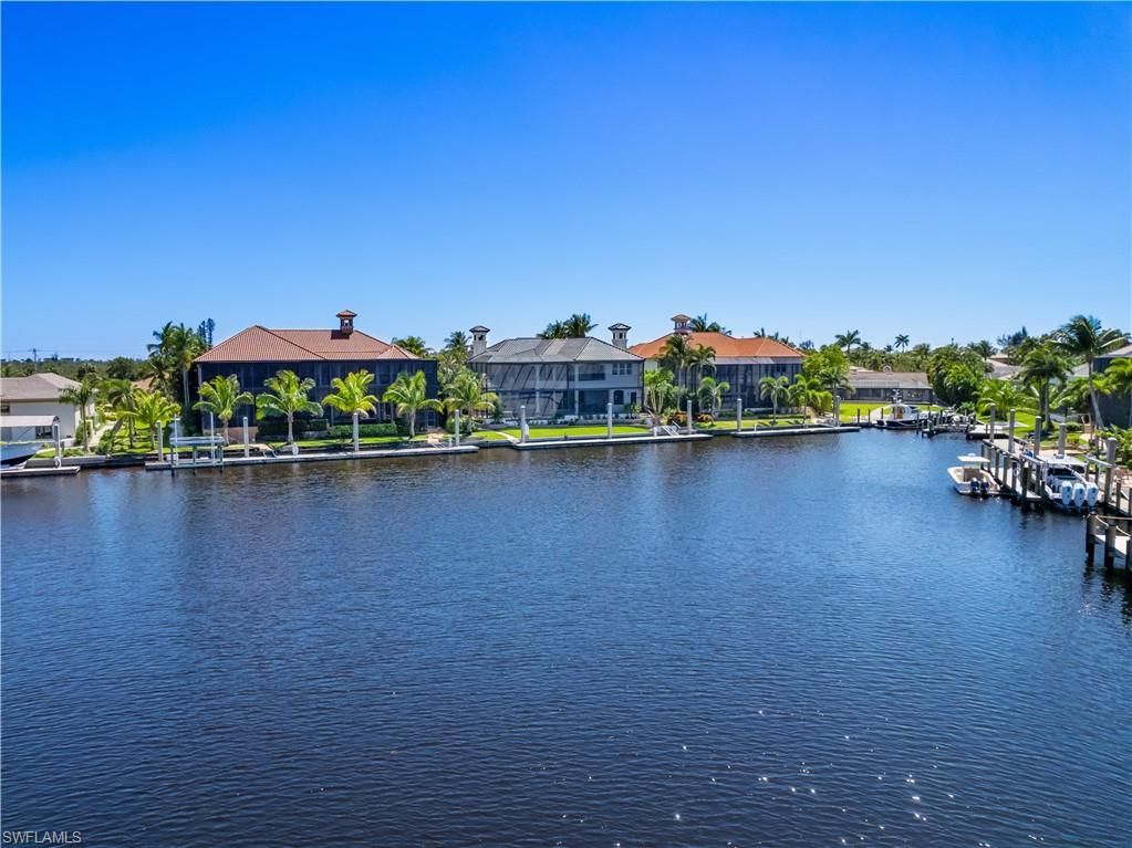 Exterior, Lake