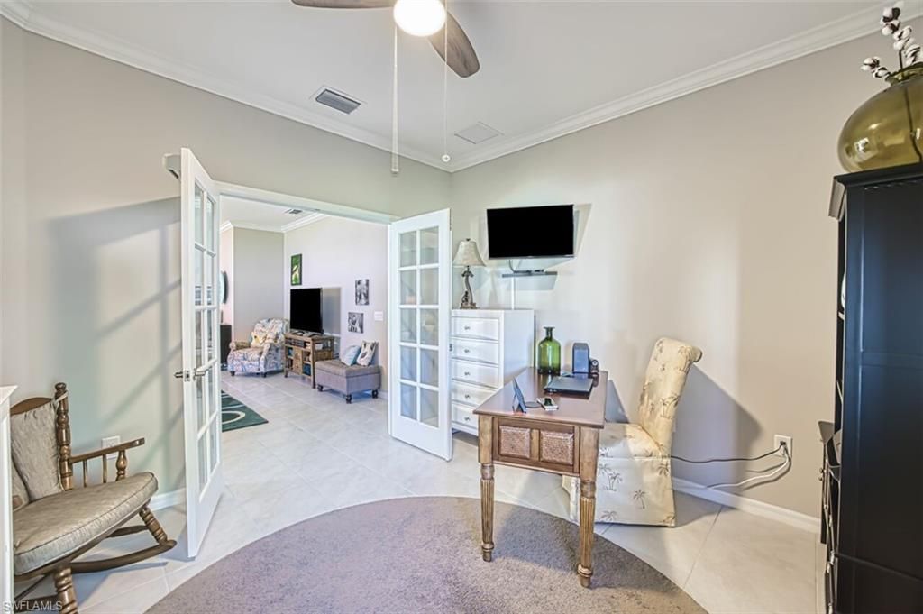 Home Office, Interior