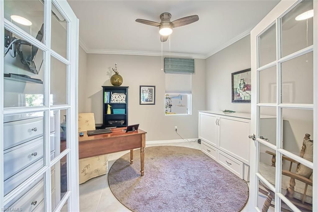 Home Office, Interior