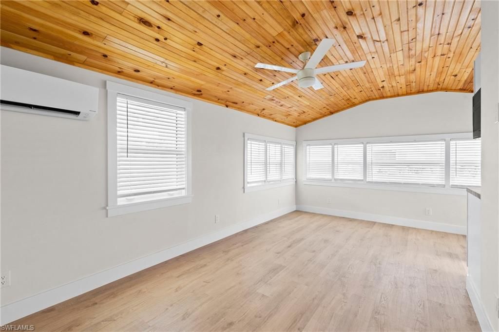 Empty room, Interior, Wooden Ceilings, Wood Texture Flooring